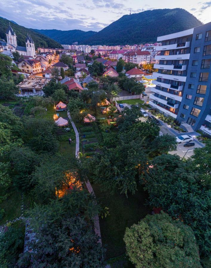 Dragonfly Gardens - The Wagons Hotel Braşov Exterior foto