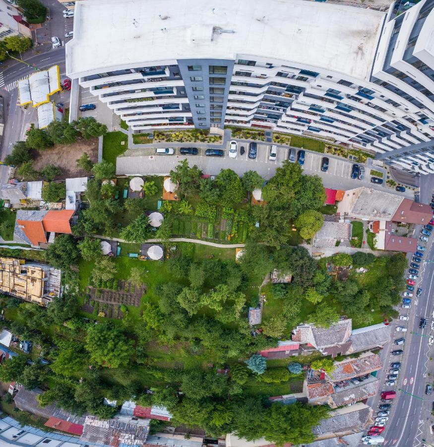 Dragonfly Gardens - The Wagons Hotel Braşov Exterior foto