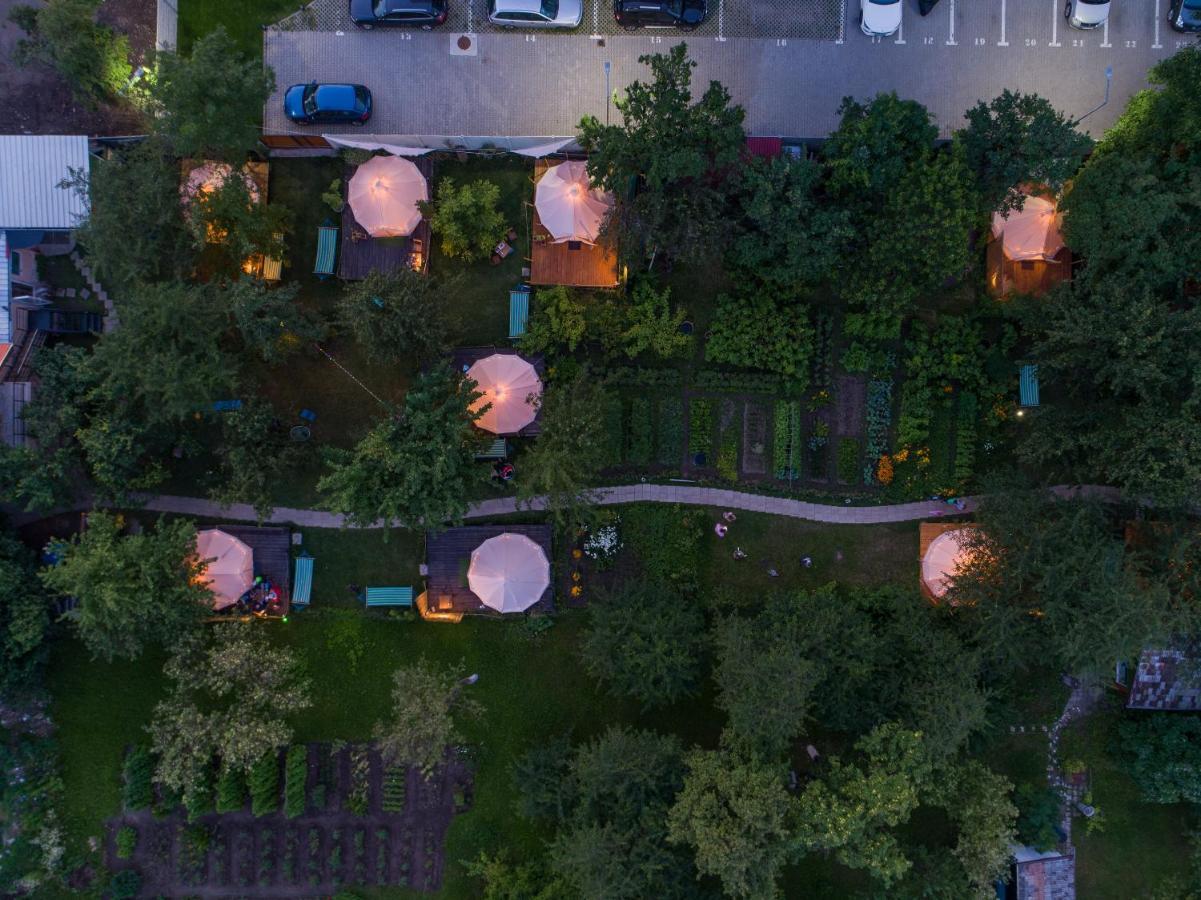 Dragonfly Gardens - The Wagons Hotel Braşov Exterior foto